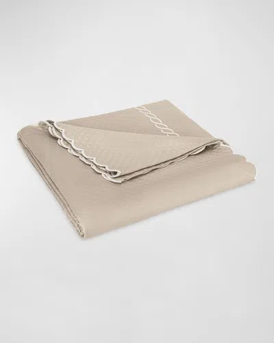 Matouk Classic Chain Scallop Matelasse King Coverlet In Neutral