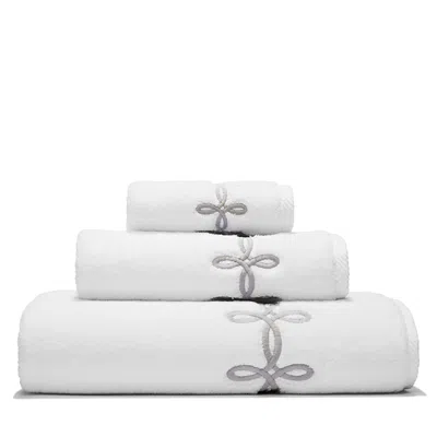 Matouk Gordian Knot Milagro Fingertip Towel - Exclusive In White/pearl Gray