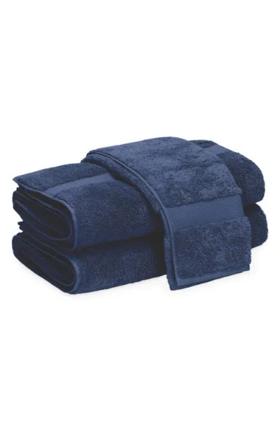 Matouk Lotus Fingertip Towel In Indigo