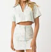 Matthew Bruch Short Sleeve Popover Shirt In Tropical Printed Denim In Multi