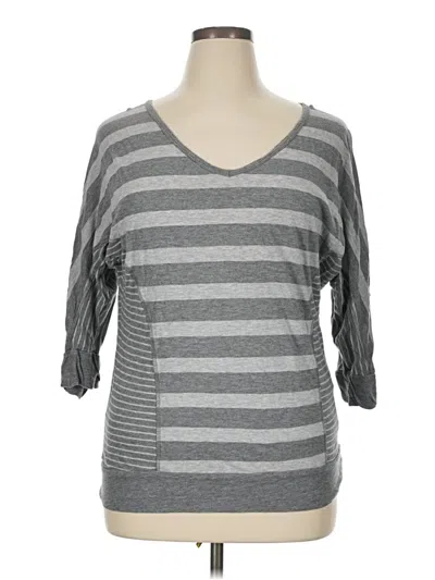 Pre-owned Maurices 3/4 Sleeve Top Gray V Neck Tops