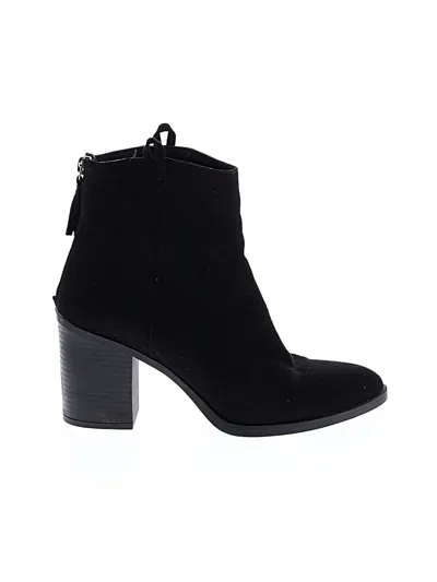 Pre-owned Maurices Ankle Boots In Black