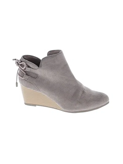 Pre-owned Maurices Ankle Boots In Gray