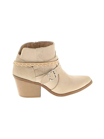 Pre-owned Maurices Ankle Boots In Ivory