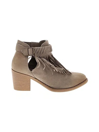 Pre-owned Maurices Ankle Boots In Tan
