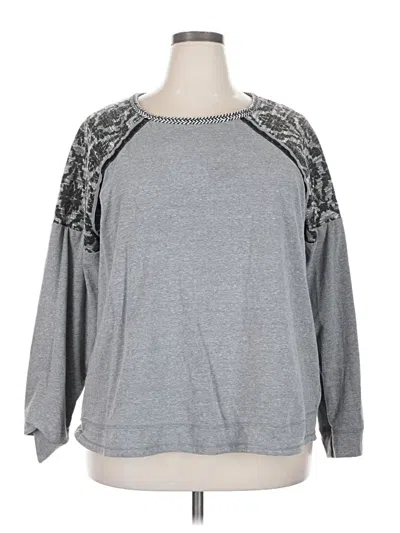 Pre-owned Maurices Long Sleeve T-shirt In Gray