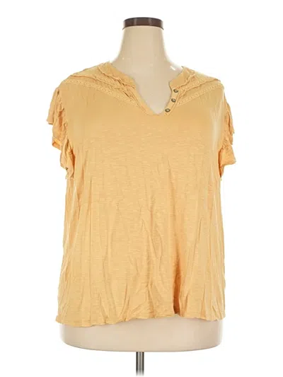 Pre-owned Maurices Short Sleeve T-shirt In Gold