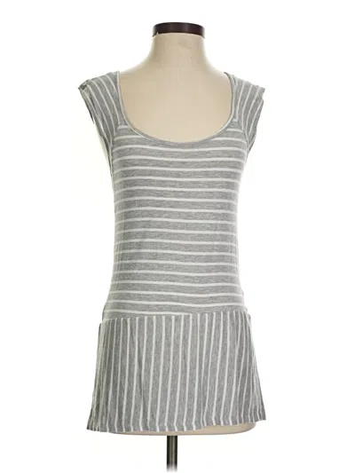 Pre-owned Maurices Sleeveless T-shirt In Gray