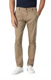 Mavi Johnny Slim Leg Chino Pant In Khaki In Brown
