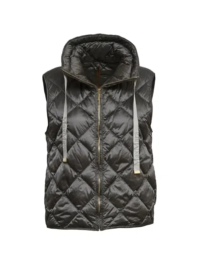 Max Mara Diamond-quilted Gilet In Black