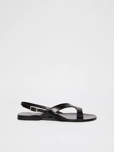 Max Mara Flat Leather Sandals In Black