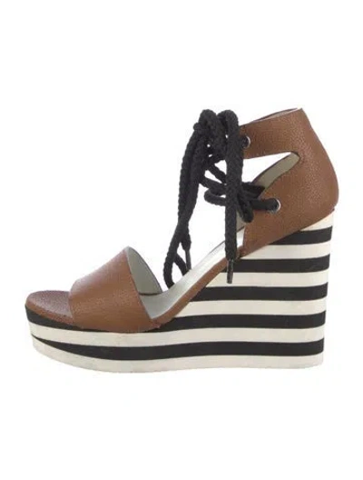 Pre-owned Max Mara Leather T-strap Sandals In Neutral