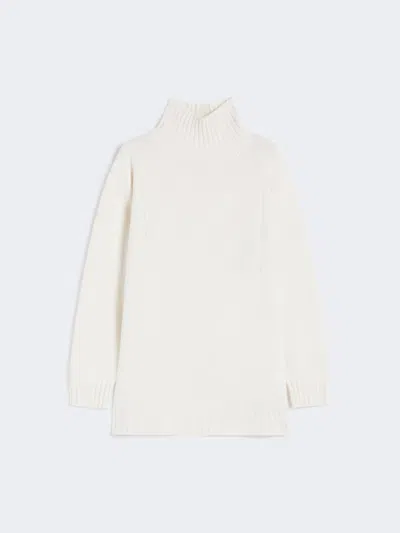 Max Mara Oversized Cashmere Turtleneck In White
