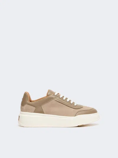 Max Mara Sneakers Urbaines En Cuir Suédé In Gray