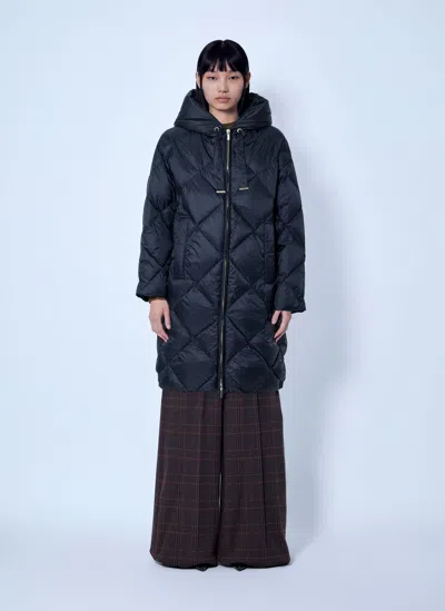 Max Mara The Cube Diamond-quilted Coat In Blue