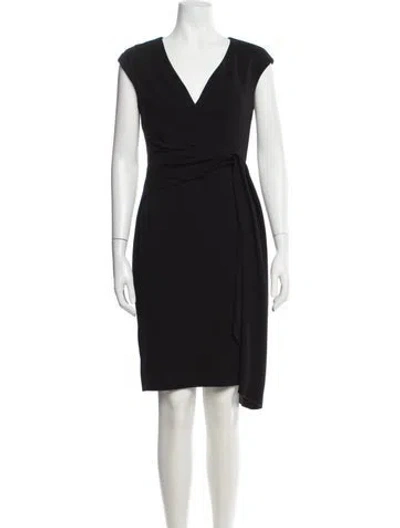 Pre-owned Max Mara V-neck Knee-length Dress In Black