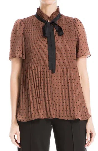 Max Studio Short Sleeve Pleated Clip Dot Top In Chestnut/black
