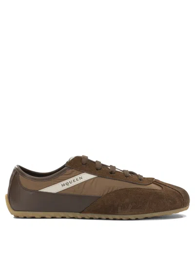 Mc Queen 运动鞋和套脚鞋 In Brown
