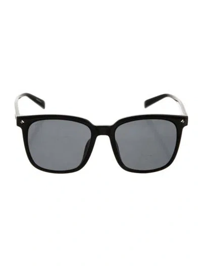 Pre-owned Mcm Wayfarer Tinted Sunglasses In Black