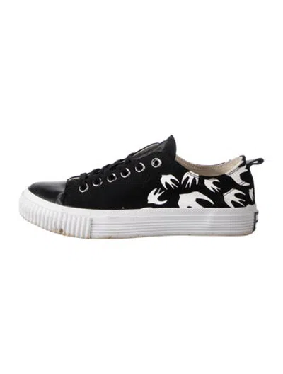 Pre-owned Mcq By Alexander Mcqueen Canvas Graphic Print Sneakers In White