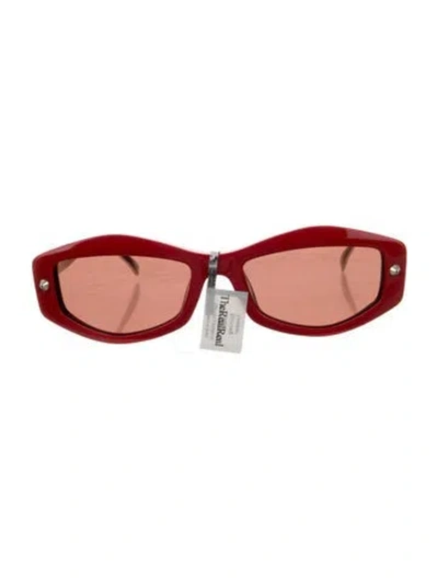 Pre-owned Mcq By Alexander Mcqueen Cat-eye Tinted Sunglasses In Red