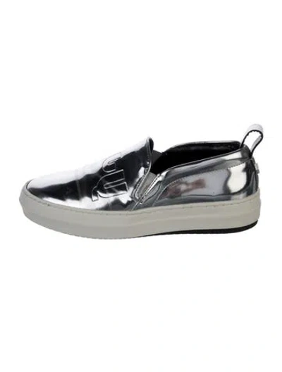 Pre-owned Mcq By Alexander Mcqueen Leather Graphic Print Sneakers In Silver