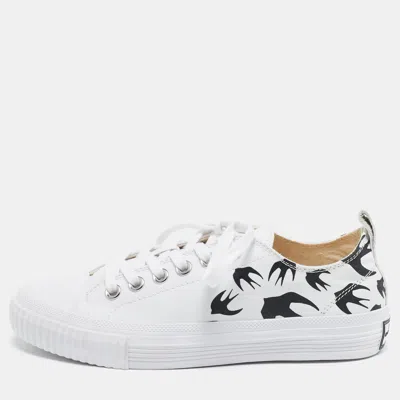 Pre-owned Mcq By Alexander Mcqueen White/black Canvas Shallow Swarm Sneakers Size 37