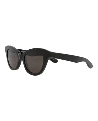 Pre-owned Mcq By Alexander Mcqueen Women's Mcq Alexander Mcqueen Alexander Mcqueen Cat Eye Sunglasses In Black Black Grey (am0391s/3001