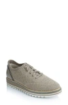 Me Too Arie Knit Sneaker In Sand