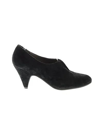 Pre-owned Me Too Flats In Black