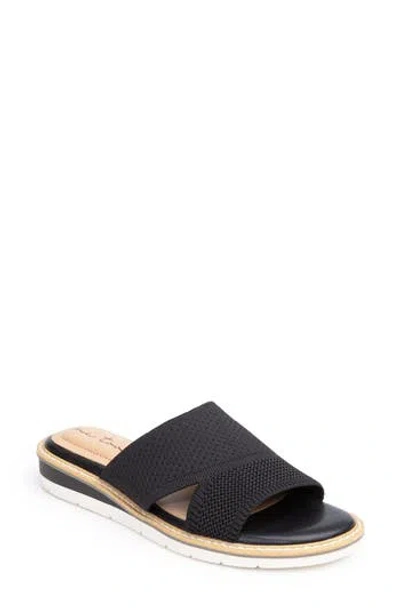 Me Too Hollie Slide Sandal In Black