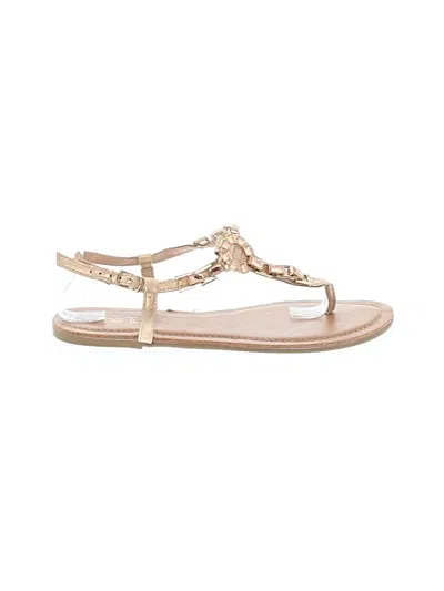 Pre-owned Me Too Sandals In Gold