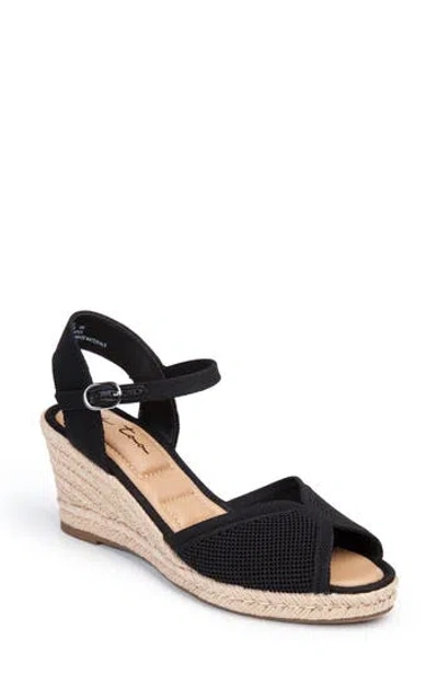 Me Too Sunni Wedge Sandal In Black