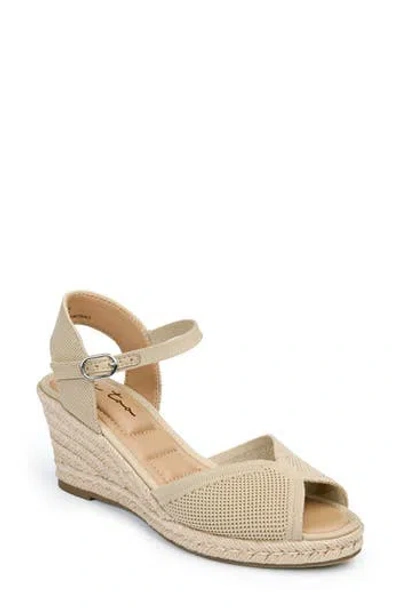 Me Too Sunni Wedge Sandal In Brown