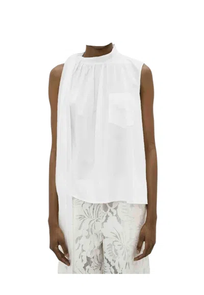 Meimeij T-shirt With Lace On The Neck Woman  With Veil Behind In White