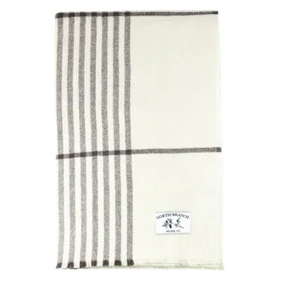 Melange Classic North Branch Throw In White
