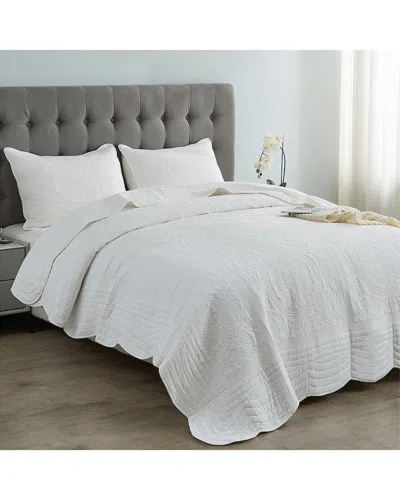 Melange Home Isabella Embroidered Quilt Set In White