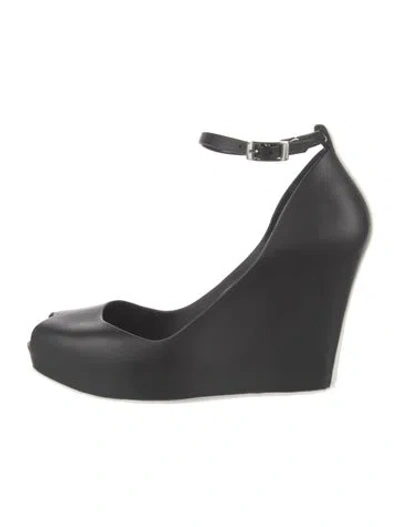 Pre-owned Melissa Rubber Pumps In Black