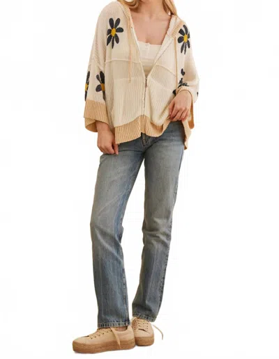Mello Hooded Floral Crochet Quarter Sleeve Top In Ivory In Neutral