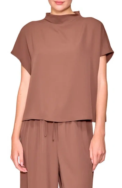 Melloday Crepe Top In Gold
