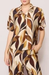 Melloday Easy Woven Pullover Shirt In Multi Leaf