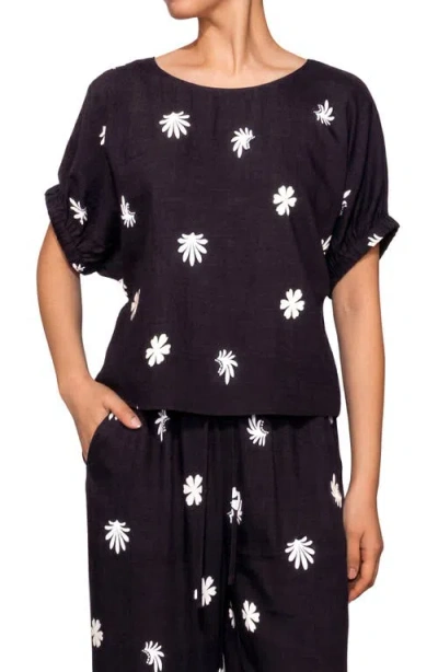 Melloday Floral Print Short Sleeve Top In Black