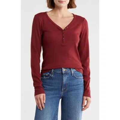 Melrose And Market Long Sleeve Henley In Burgundy