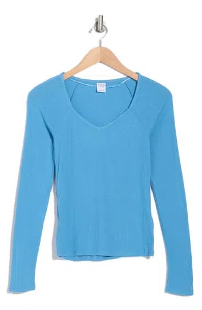 Melrose And Market Long Sleeve V-neck T-shirt In Blue Parisian