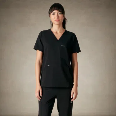 MEMBERS ONLY CORDOBA 5-POCKET SCRUB TOP