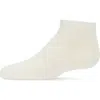 Memoi Basic Silky-soft Gauge Ankle Sock In White