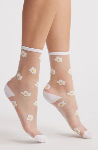 Memoi Daisies Sheer Crew Socks In White