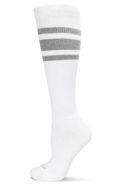 Memoi Stripe Performance Knee High Compression Socks In White