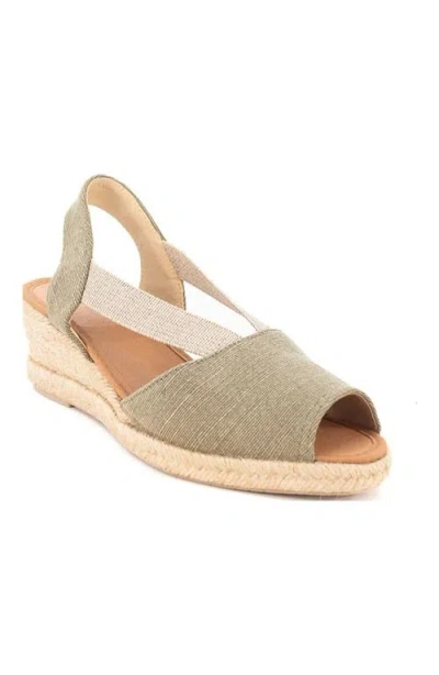 Menina Step Celia Heeled Sandal In Neutral