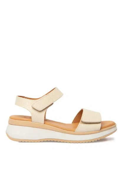 Menina Step Napoli Flat Sandal In White